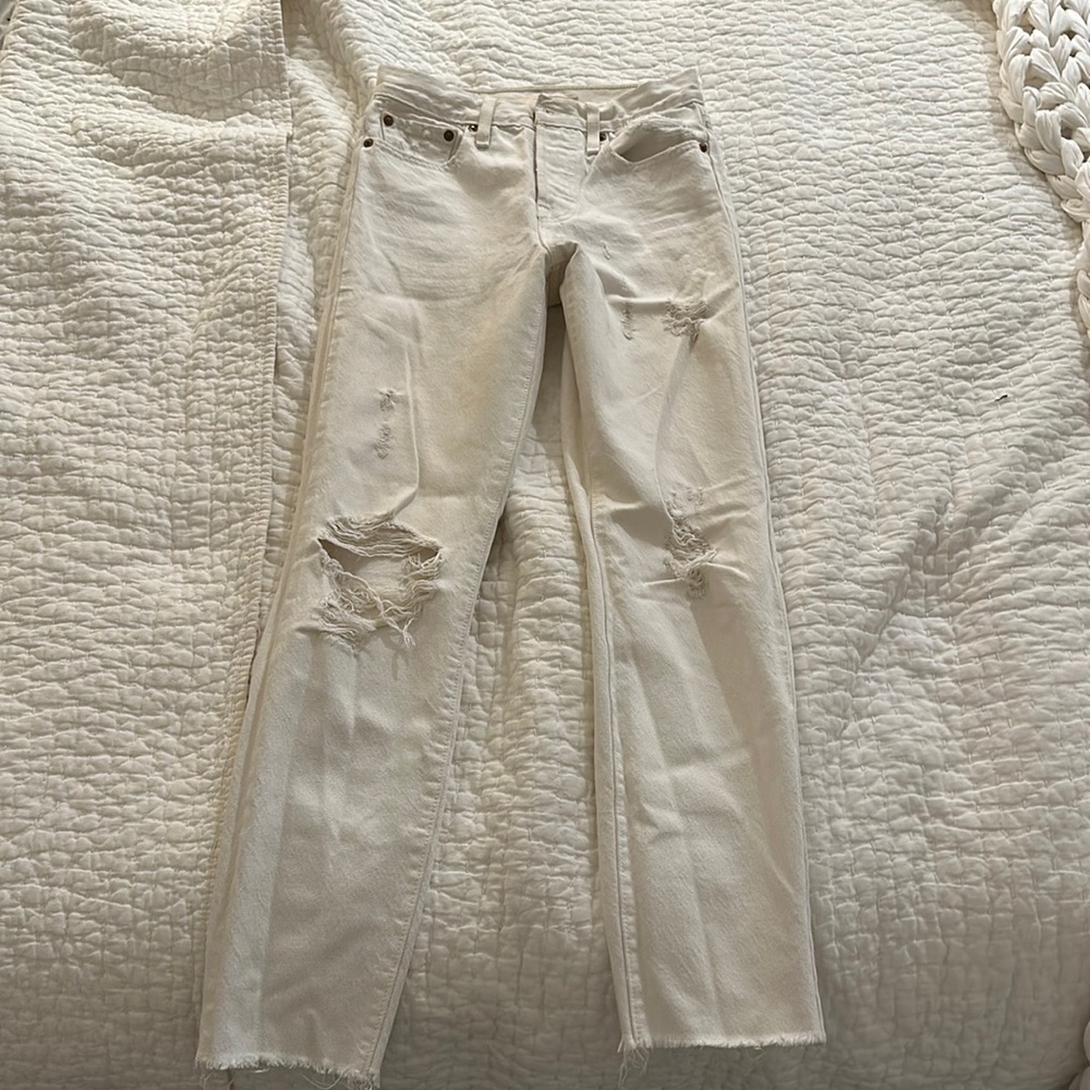 White Levi’s wedgie